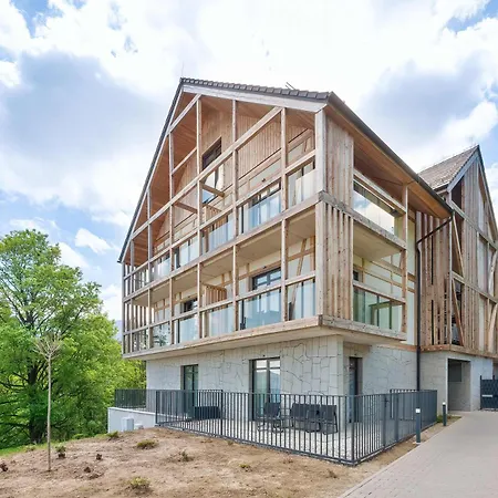 Bright In With Balcony And Parking By Renters *