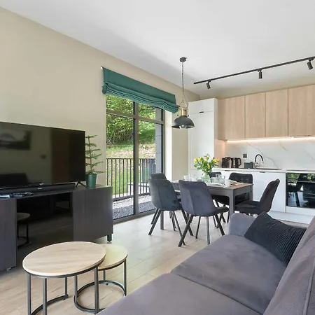 Bright In With Balcony And Parking By Renters