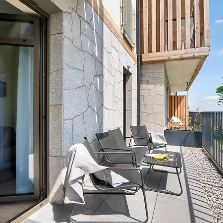 Bright In With Balcony And Parking By Renters